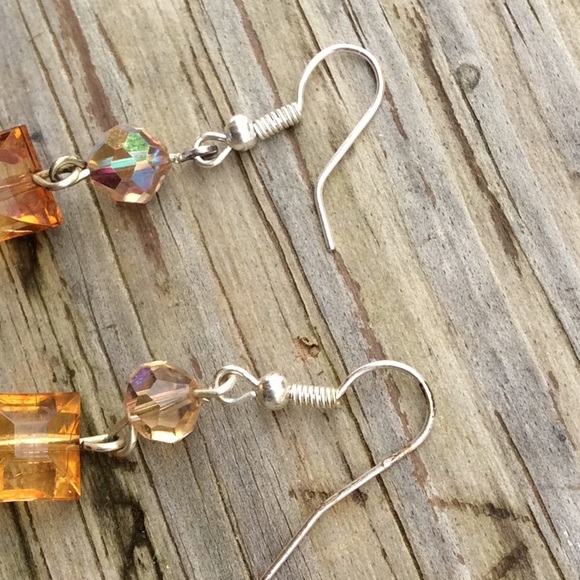 Pretty Little Dangly Earrings - Picture 4 of 4